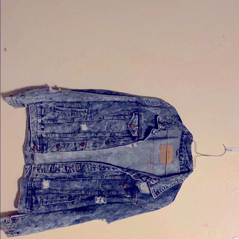 It’s a denim blue jacket stylish it’s a large